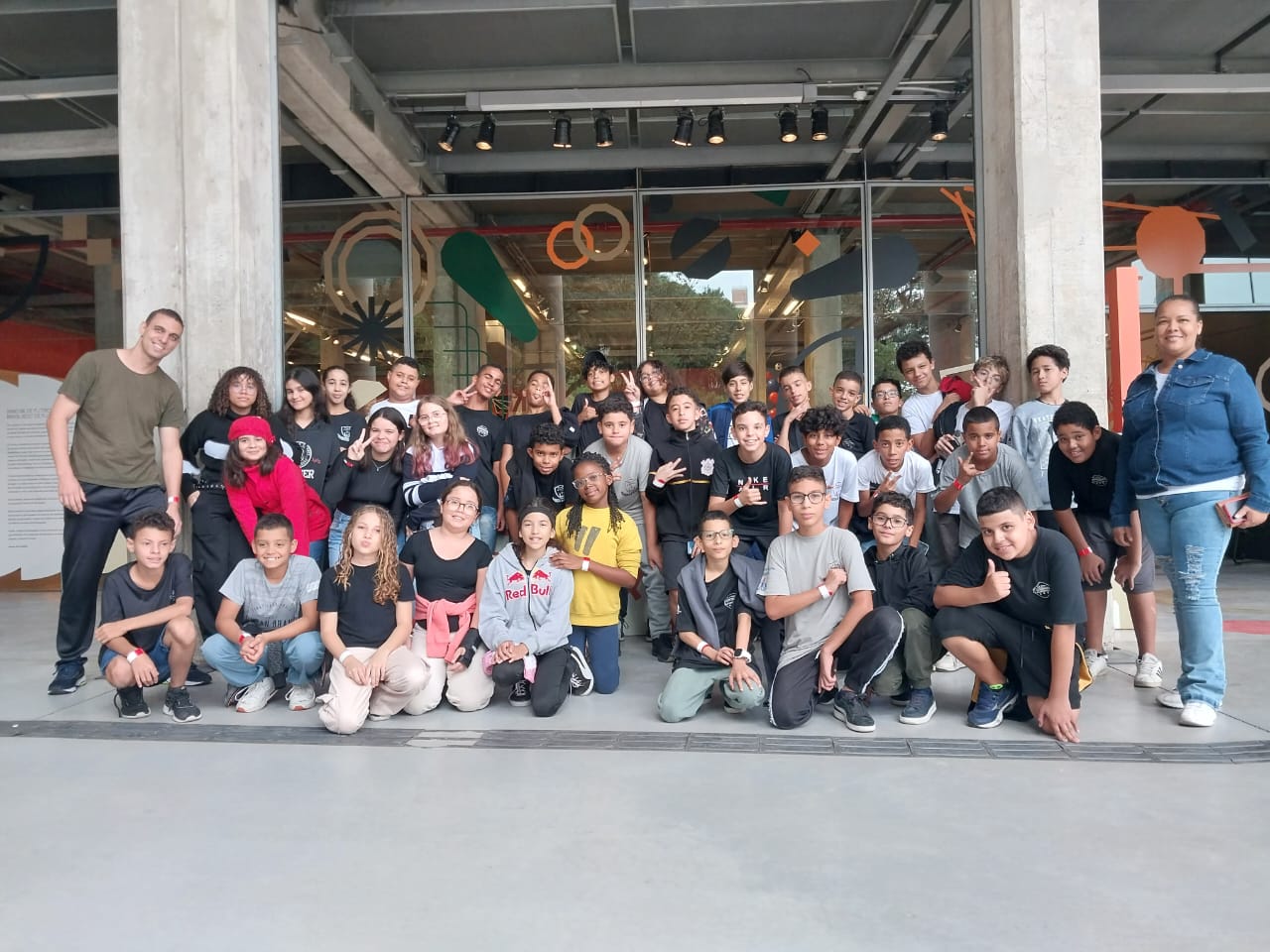 Fundação Abrinq leva adolescentes para visitas culturais em São Paulo