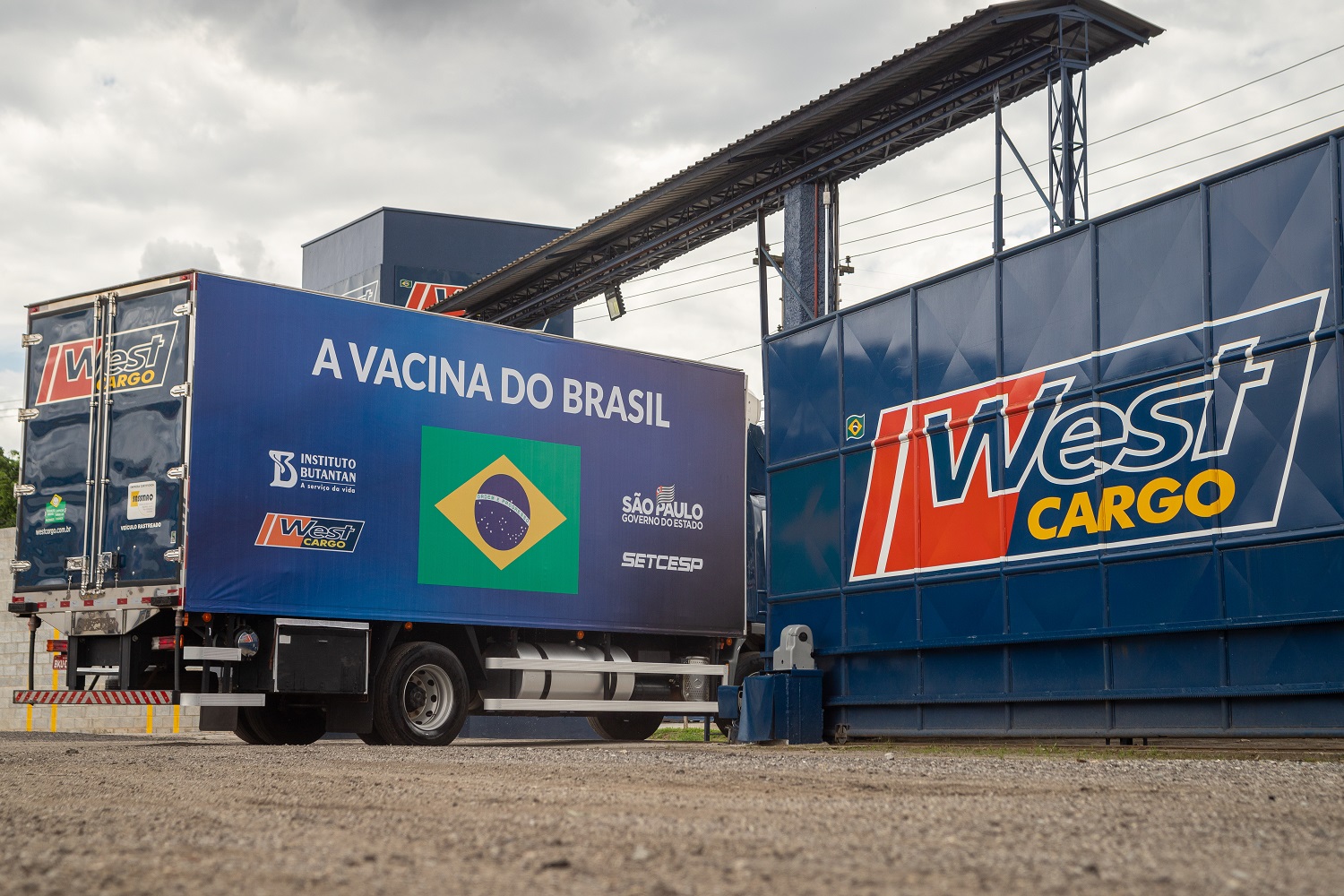 Empresa Amiga da Criança: West Cargo transporta gratuitamente vacinas contra a COVID-19 