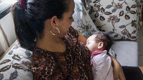 Dificuldades da maternidade: Vanessa só conseguiu amamentar sua filha dois dias após o parto 