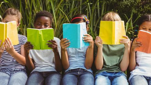 Dia Nacional do Livro: conheça as ações de estímulo à leitura promovidas pela Fundação Abrinq