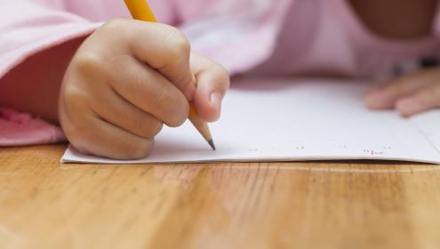 Como ajudar a criança a gostar de estudar desde os primeiros anos
