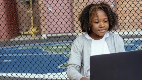 Adultização infantil e segurança digital: o que o PL 2628/2022 pode mudar nas redes sociais