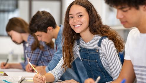 Adolescentes na escola
