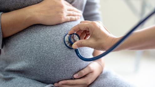 Gravidez na adolescência no Brasil: dados, riscos e realidade regional