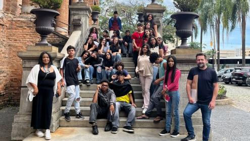 Visitação dos estudantes à Pinacoteca 