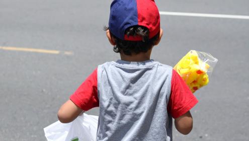 Imagem representando criança em situação de trabalho infantil