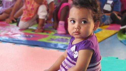 Uma criança não pode deixar de ir à escola porque não tem sapato