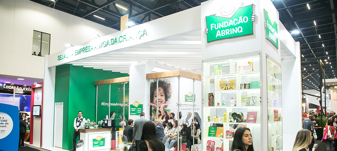 Empresas Amigas da Criança apresentam atuação social no estande da Fundação Abrinq durante CONARH 2019