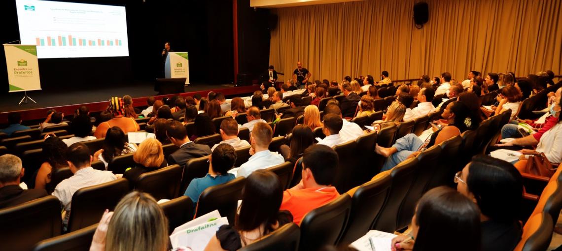 Encontro com Prefeitos da Região Nordeste, em Recife, debate políticas sociais