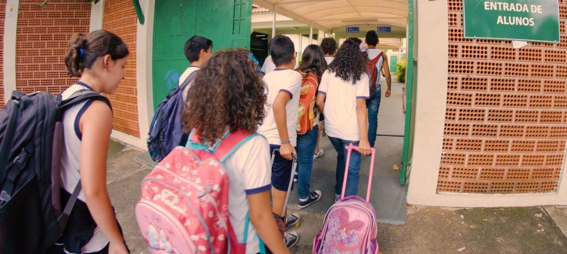 Entenda os benefícios da escola para crianças e adolescentes além da Educação formal