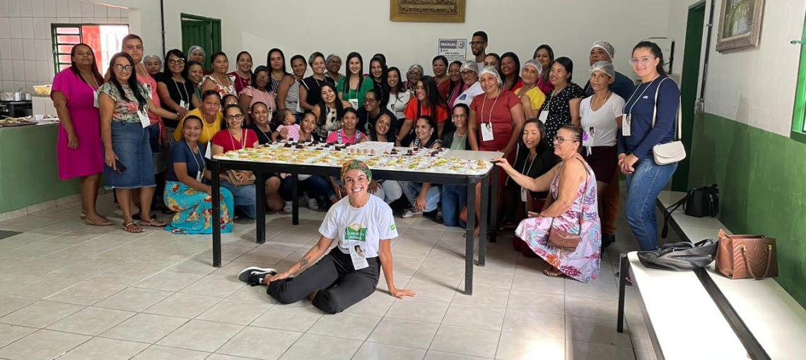 Fundação Abrinq realiza formações e concurso de receitas com merendeiras na Bahia, beneficiando crianças e adolescentes de escolas na região