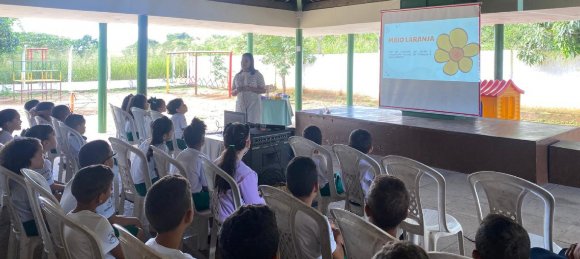 Ação realizada por empresa durante o Maio Laranja