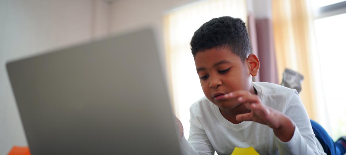 Uso seguro da internet nas férias: como proteger crianças e adolescentes
